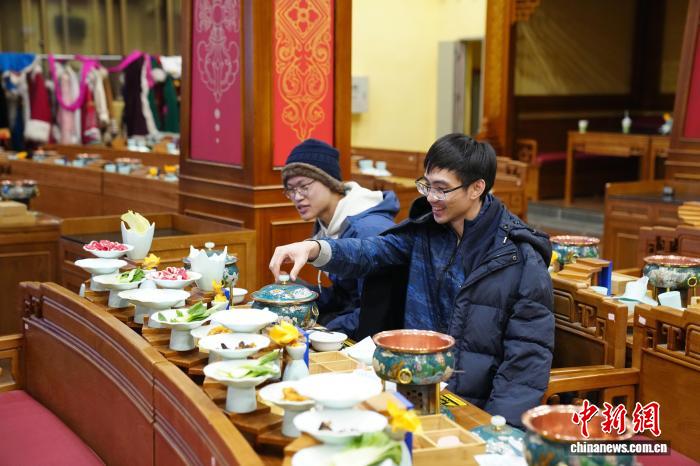 （滇藏公路50年）云南梅里雪山“观山经济”激活文旅发展动能