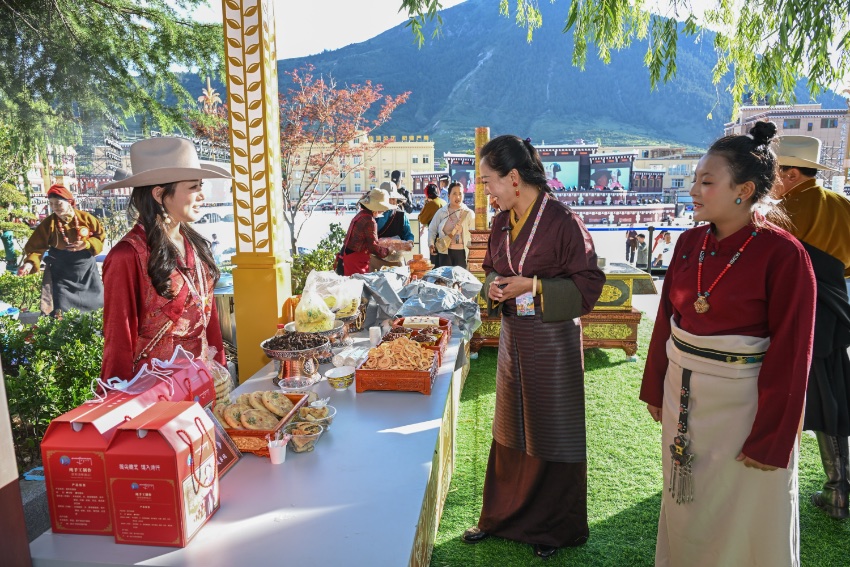 节会有效带动了群众就业增收和农特产品销售。人民网记者 朱虹摄