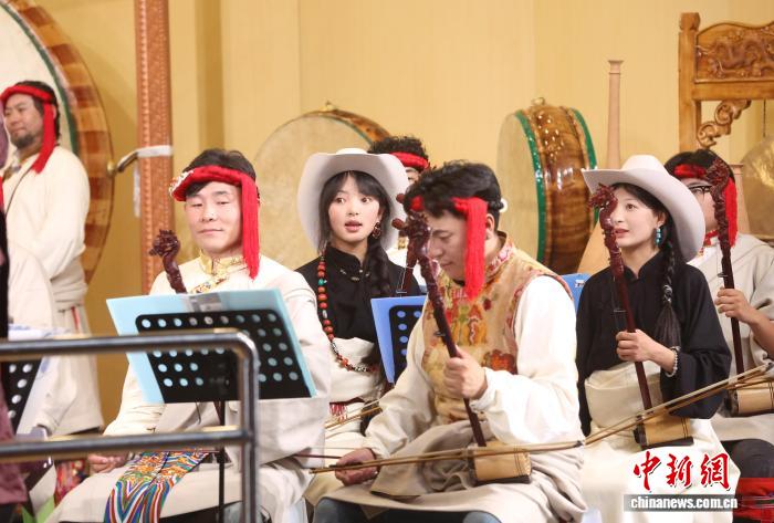 格萨尔史诗古乐专场音乐会在青海西宁上演