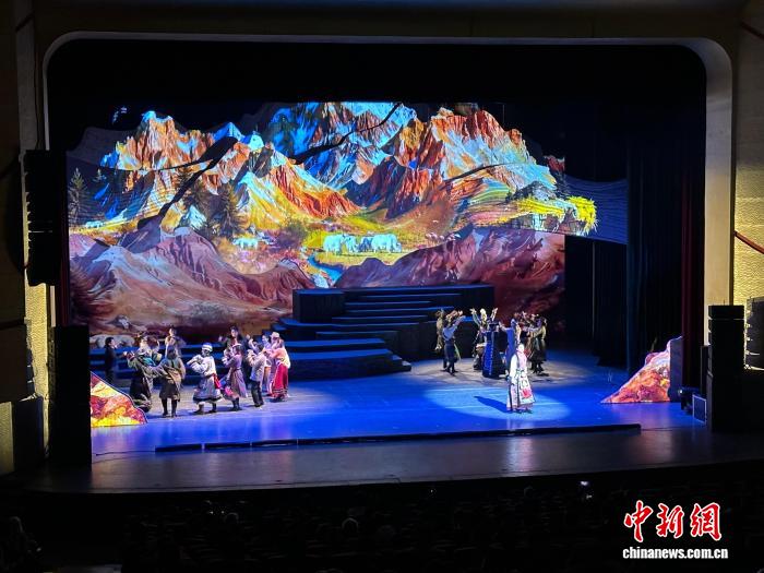 大型民族音乐剧《祁连之歌》黄河畔上演