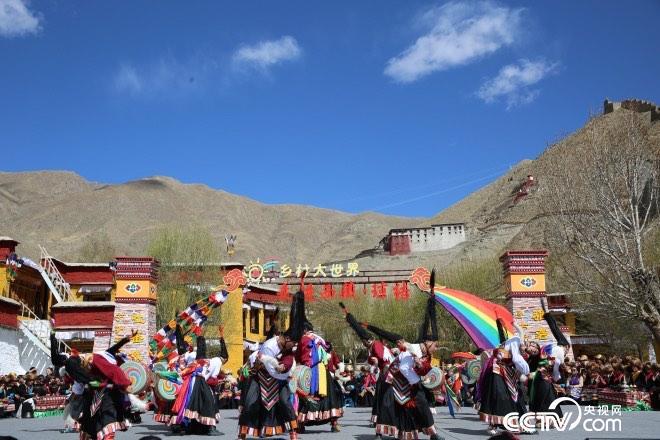 “久河卓舞”是藏族传统舞蹈文化中一门比较特殊的艺术，也是现存世界各民族传统舞蹈文化中最为古老的形式之一，距今已有1300多年的历史了。