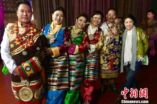 西藏雪域萱歌首次走进南京第五届跨年诗会。雪域萱歌 供图