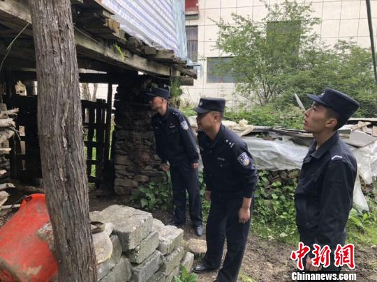 西藏错那县发生5.6级地震边检民警进行震后排查