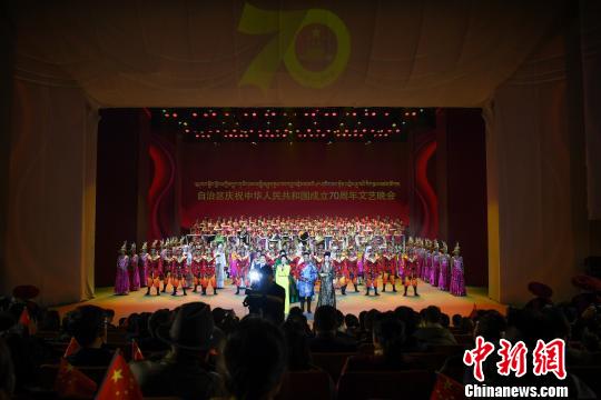 “90”后总导演完成西藏庆祝新中国成立70周年晚会“答卷”