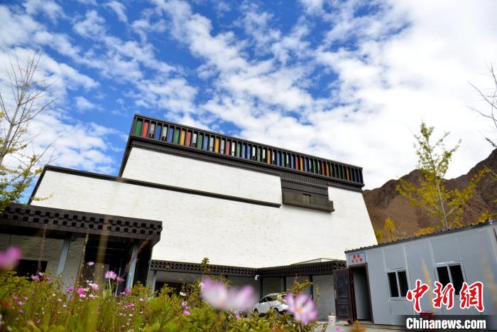 据悉，西藏非遗博物馆设计理念化用了大昭寺主殿空间逻辑。　江飞波 摄