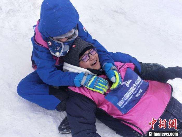 西藏少年的“冰雪奇缘”：穿越5000公里去滑雪