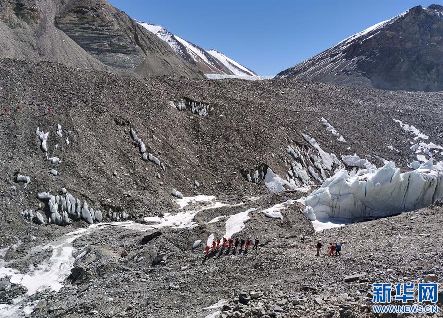 （2020珠峰高程测量）（1）2020珠峰高程测量登山队抵达海拔6500米的前进营地