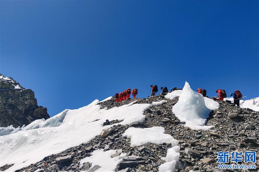 （2020珠峰高程测量）（3）2020珠峰高程测量登山队抵达海拔6500米的前进营地