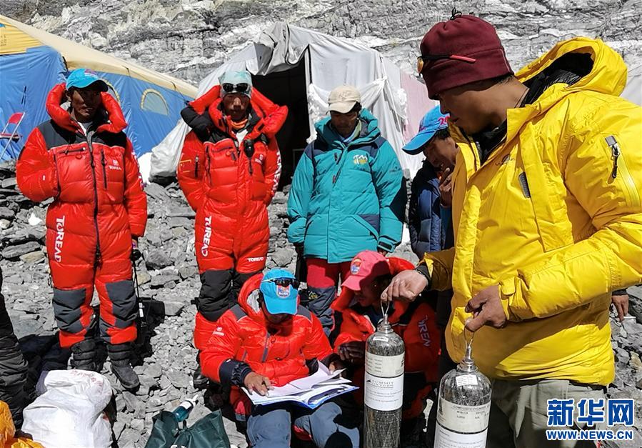 （2020珠峰高程测量）（2）2020珠峰高程测量登山队冲顶组再出发