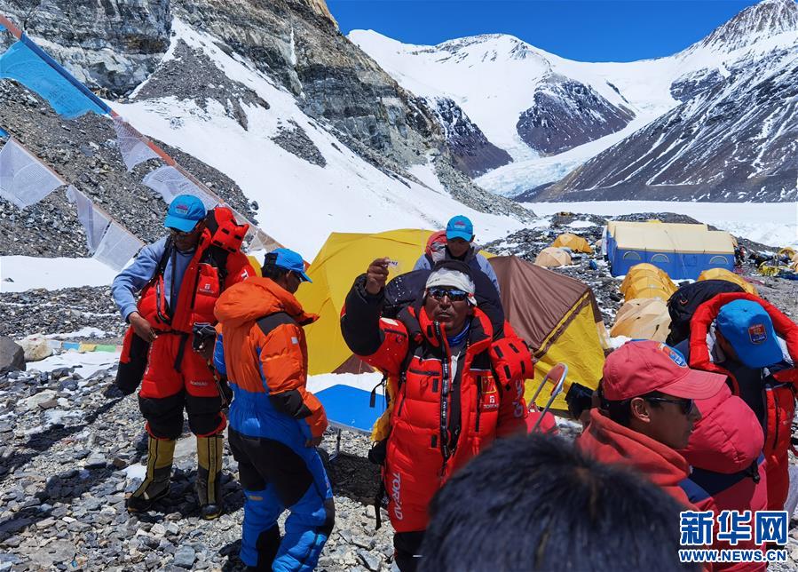 （2020珠峰高程测量）（4）2020珠峰高程测量登山队冲顶组再出发