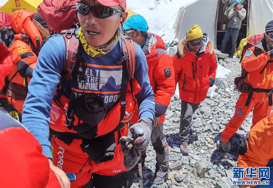 （2020珠峰高程测量）（6）2020珠峰高程测量登山队冲顶组再出发