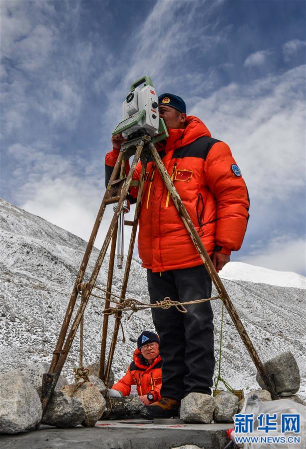 （2020珠峰高程测量）（3）自然资源部第一大地测量队对珠峰峰顶进行交会观测