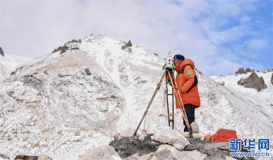 （2020珠峰高程测量）（4）自然资源部第一大地测量队对珠峰峰顶进行交会观测