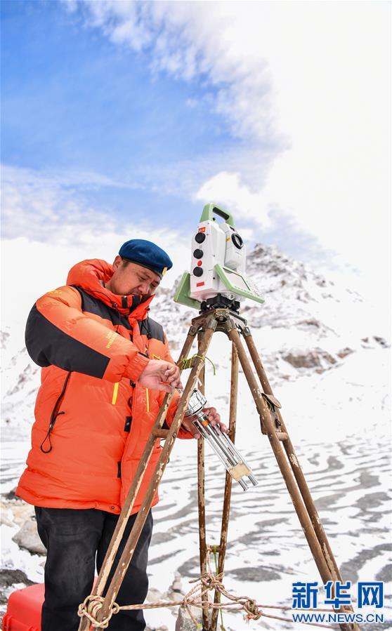 （2020珠峰高程测量）（6）自然资源部第一大地测量队对珠峰峰顶进行交会观测
