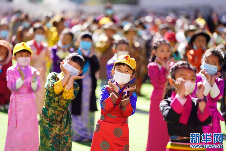 （新华网西藏频道）（图文互动）拉萨市第一小学：2500余朵“向日葵”的绽放日(1)