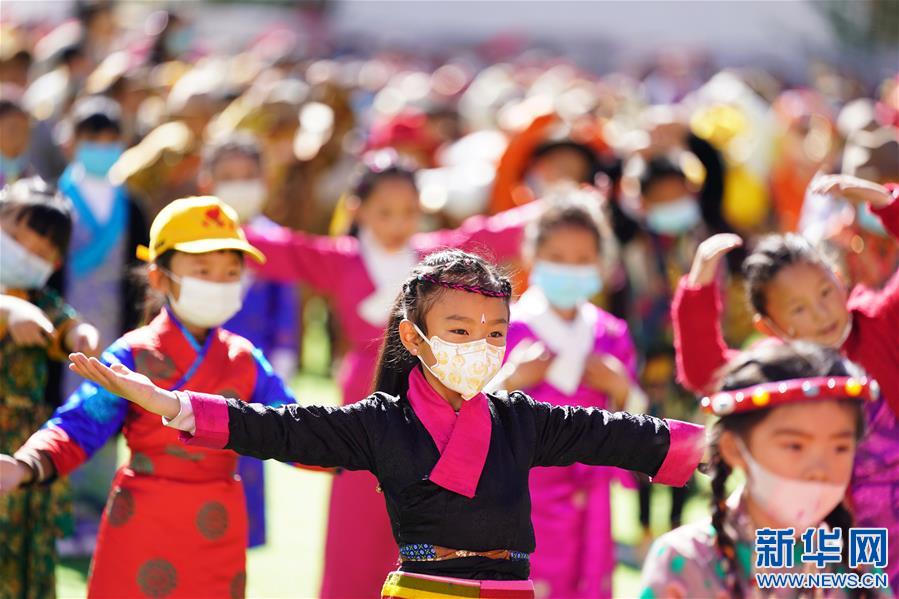 （新华网西藏频道）（图文互动）拉萨市第一小学：2500余朵“向日葵”的绽放日(6)