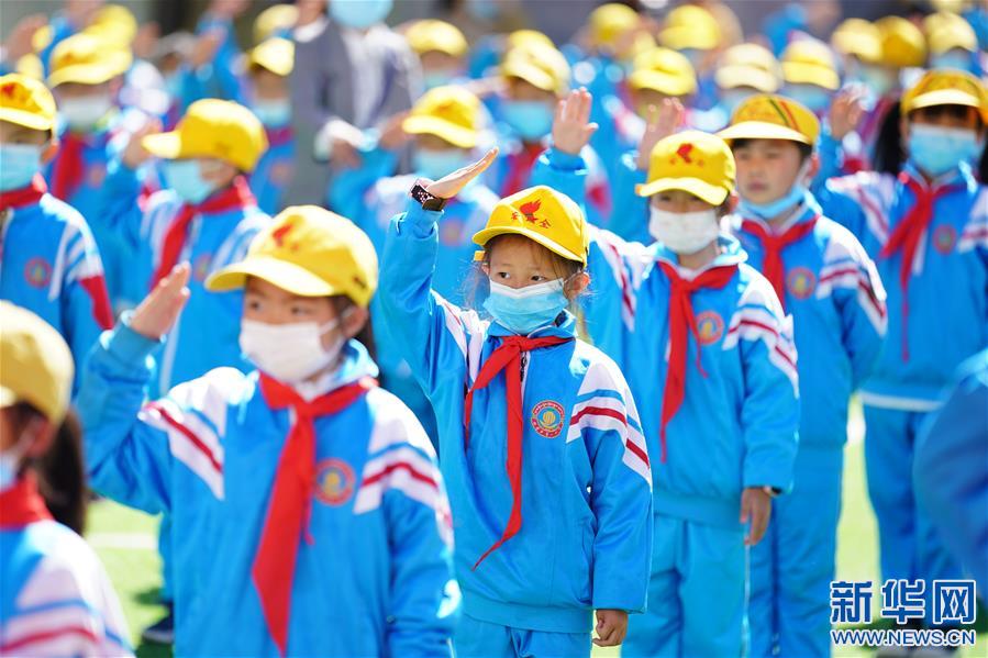（新华网西藏频道）（图文互动）拉萨市第一小学：2500余朵“向日葵”的绽放日(7)