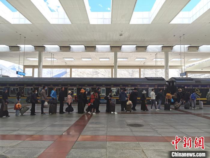 西藏拉萨增开至日喀则双向临时旅客列车