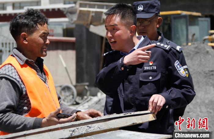 西藏日喀则移民警察10年守边记