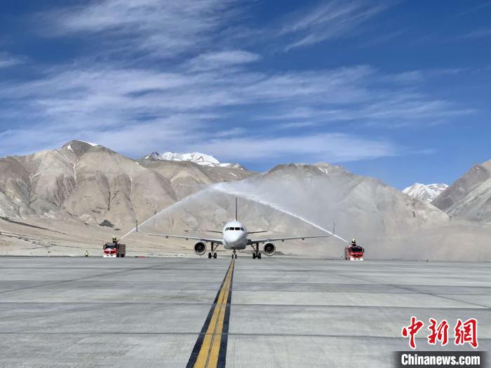 西藏阿里昆莎机场庆祝通航十周年