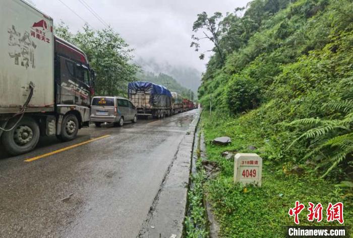 川藏公路西藏林芝境内路段因自然灾害中断抢通预计需7至10天