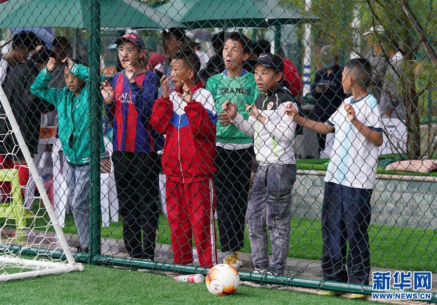 （体育）（4）西藏拉萨举办民间女子足球赛