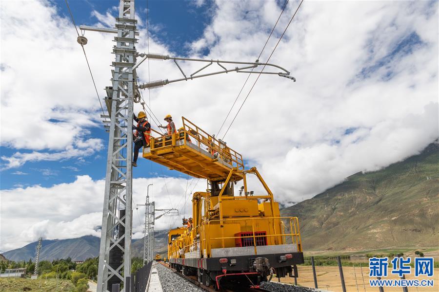 （社会）（4）西藏：拉林铁路电气化接触网第二次跨越雅鲁藏布江