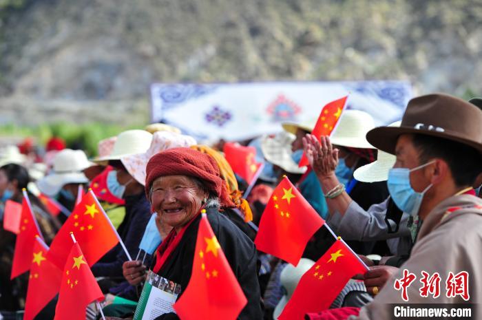 “望果拉萨”：西藏农牧民丰收时节晒幸福