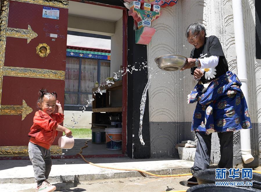 （新华全媒头条·走向我们的小康生活·决战决胜脱贫攻坚·图文互动）（6）两次迁徙“搬穷”记——海拔最高县双湖的“战贫故事”