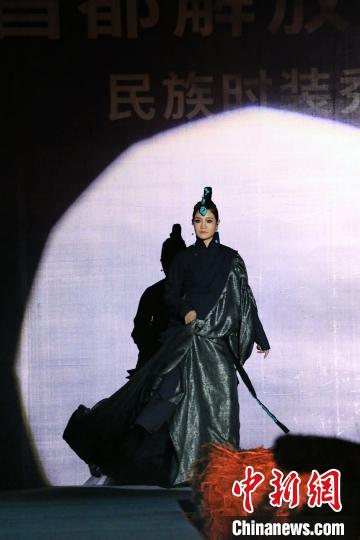 西藏藏东民族时装秀展服饰新魅力