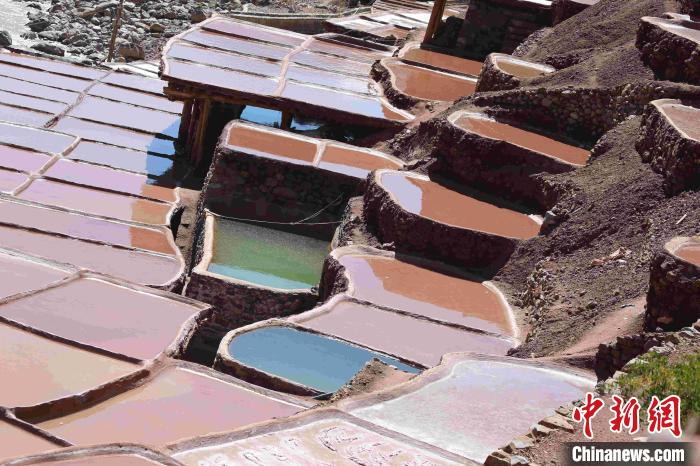 2020澜湄万里行:澜沧江畔古盐田犹如少女“眼影盒”