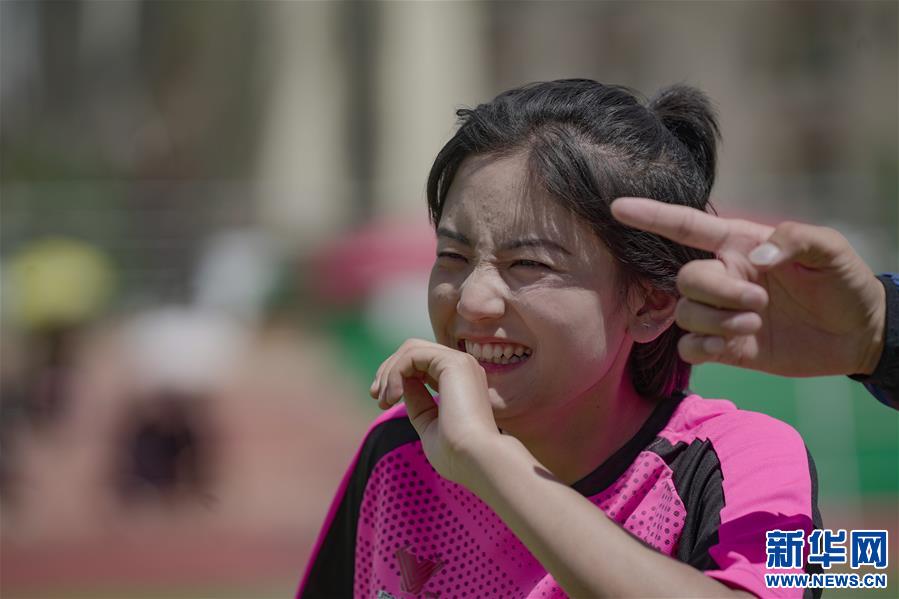 （体育·图文互动）（1）男兵女帅——一个藏族女孩的突围