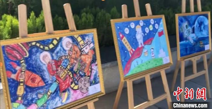 图为参选“太空主题创作画优秀作品征集”活动的西藏青少年画作。视频截图