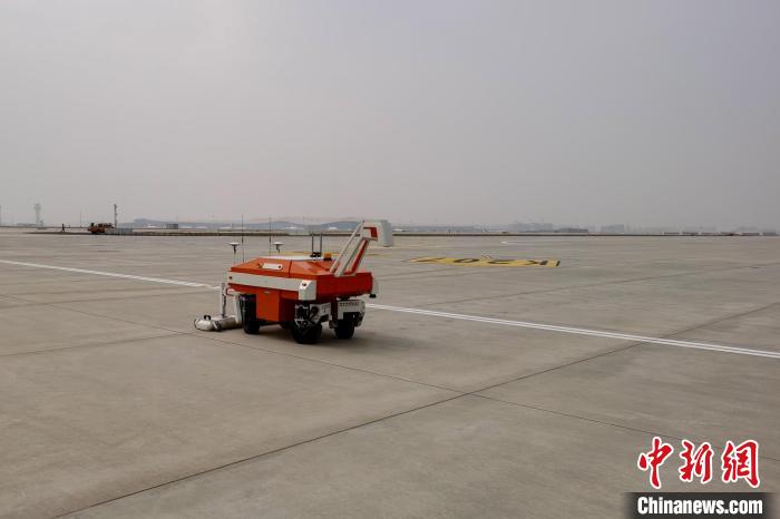 打造智慧机场西藏投用机场道面自动检测系统