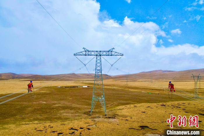 “电力天路”上的苦与甜西藏青藏联网工程年检记