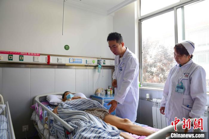 拉萨市人民医院开通“绿色通道”成功救治两例脊柱创伤截瘫患者