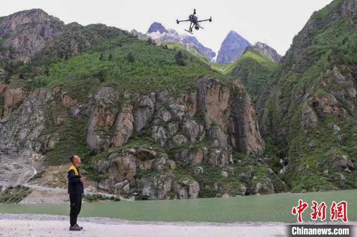 无人机“参与”西藏拉林铁路防洪巡检