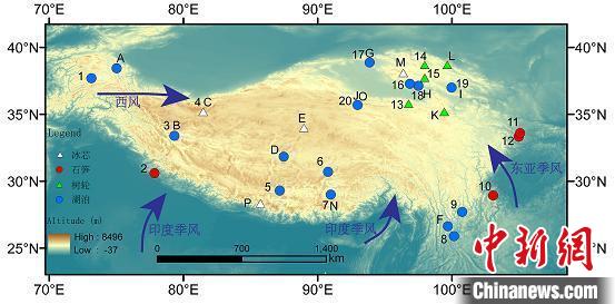 青藏高原过去两千年气候代用资料分布图(阿拉伯数字代表降水/湿度记录，大写字母代表温度记录)。