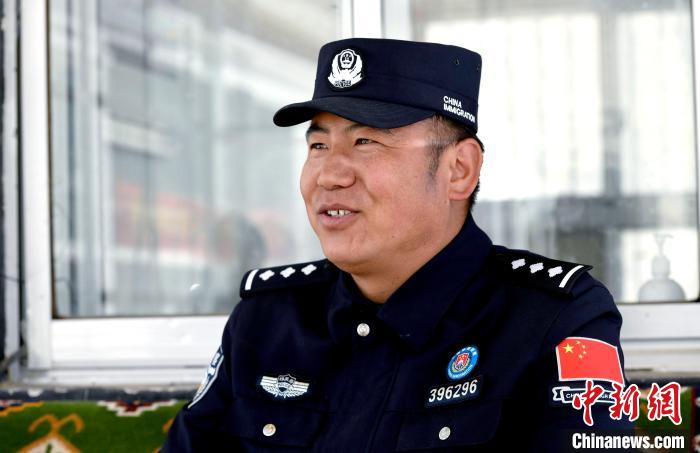 西藏阿里移民管理警察用行动镌刻民众信任