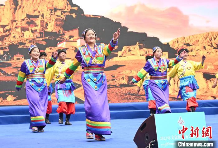 2023年西藏文化馆服务宣传周启动含唐卡培训、藏族面具制作项目