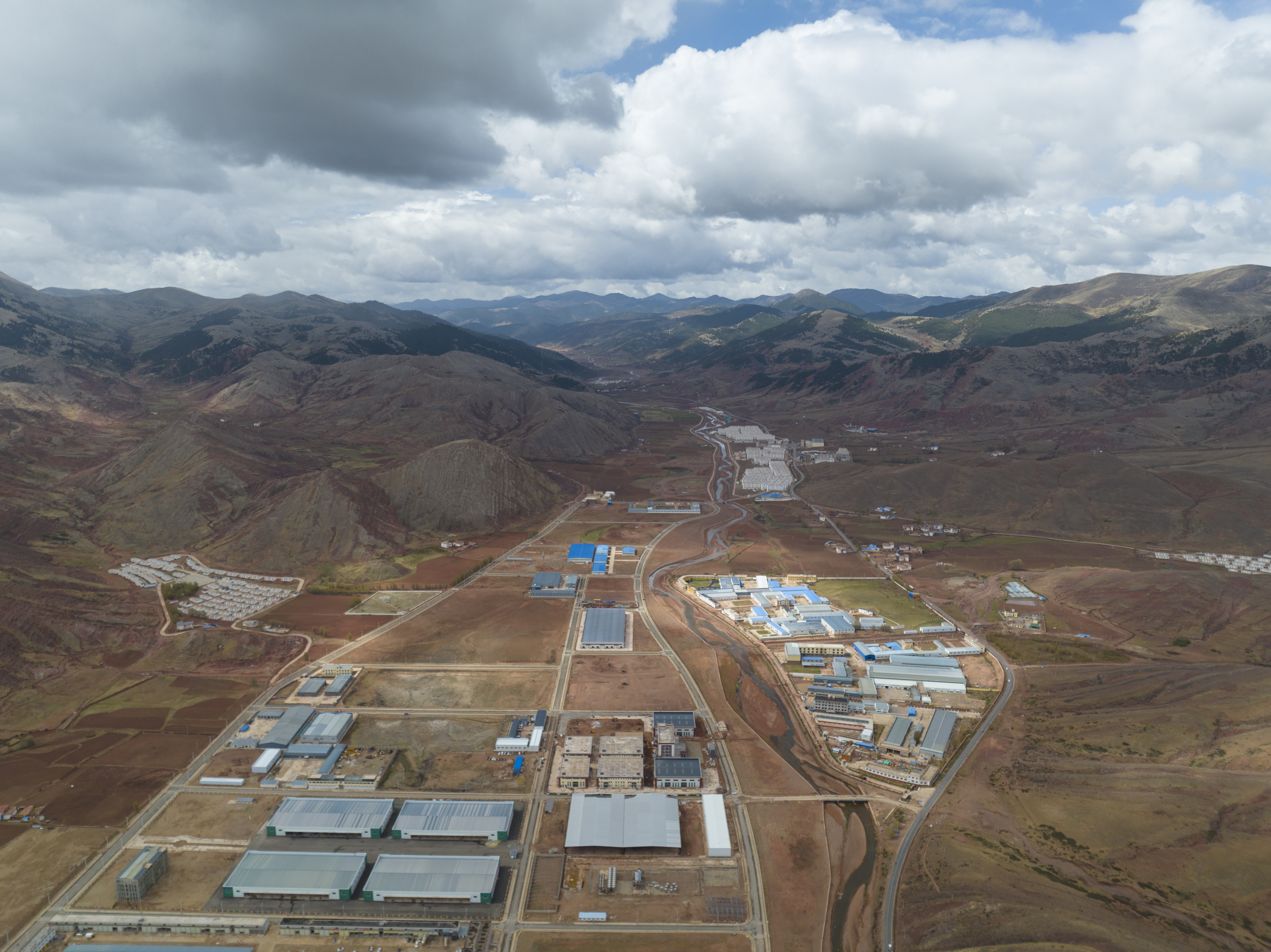 芒康县加速推进现代化产业园区建设