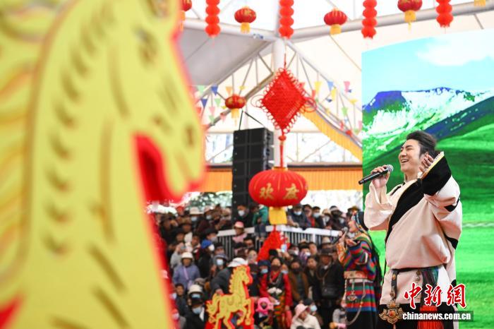 (新春走基层)西藏庆元宵惠民演出暖人心