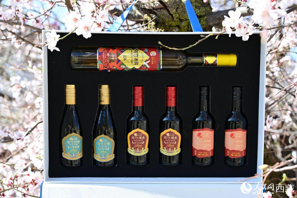 瓶装桑日冰葡萄酒。人民网记者 次仁罗布摄