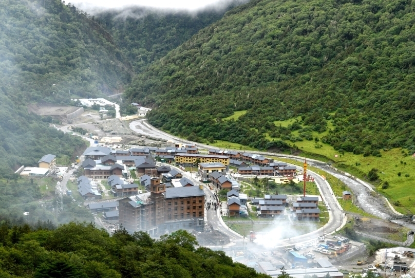 资料图为西藏山南隆子县玉麦乡全景�? 中新社记�? 李林 �?.jpg