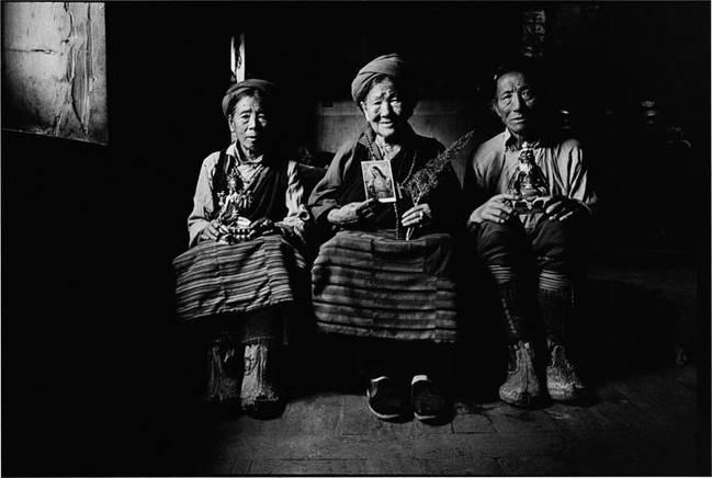 信天主教的母亲和信佛教的儿子儿媳 西藏 1993