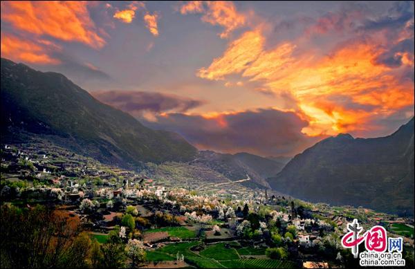 四川甘孜州到沪揽客 力推2018旅游新产品