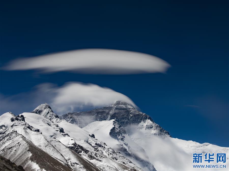 （2020珠峰高程测量·新华视界）（19）看珠峰云卷云舒 观巅峰千姿百态