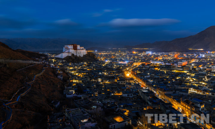 图为日喀则市夜景 摄影：赵耀.jpg