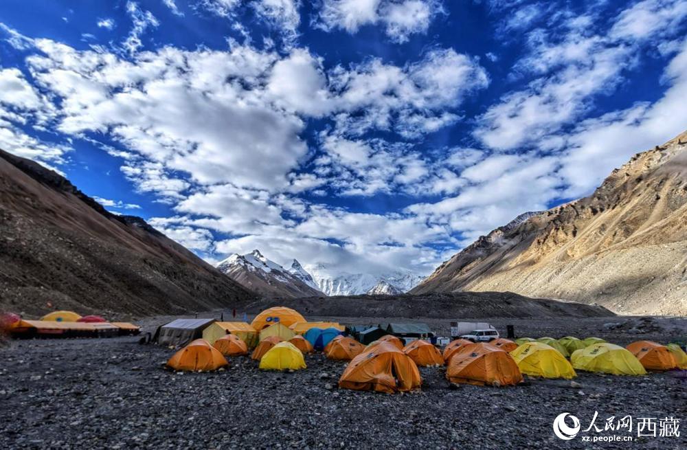 5200米的珠峰大本营。