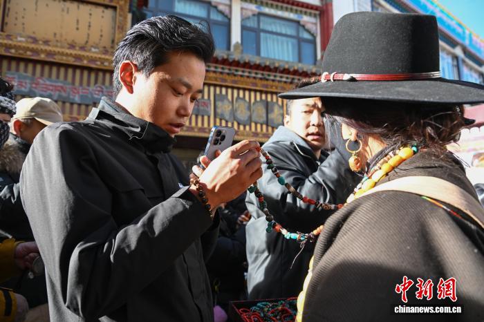 拉萨冲赛康：百年集市的电商活力